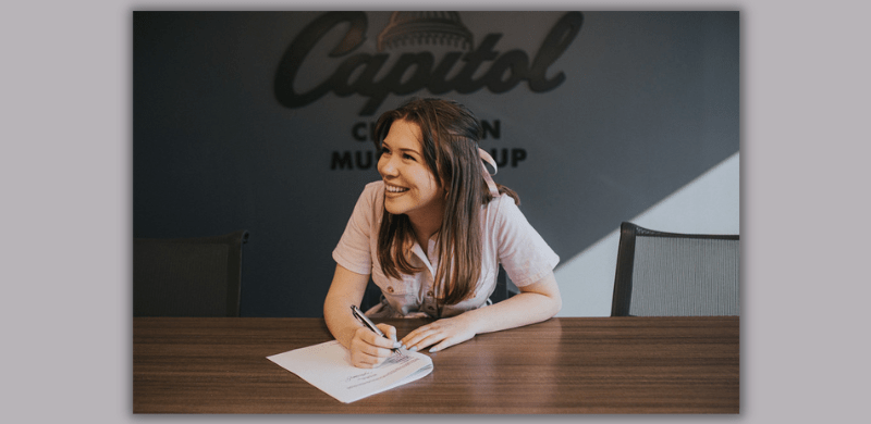 Capitol CMG Signs Rachel Mac – NBC The Voice Finalist